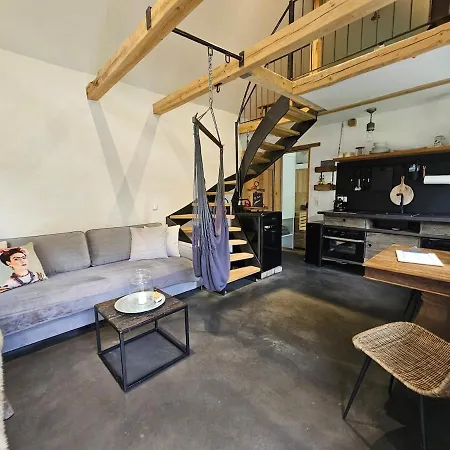 Tiny House Mit Eigener Sauna Am Waldrand In Der Fraenkischen Schweiz Niederdorla